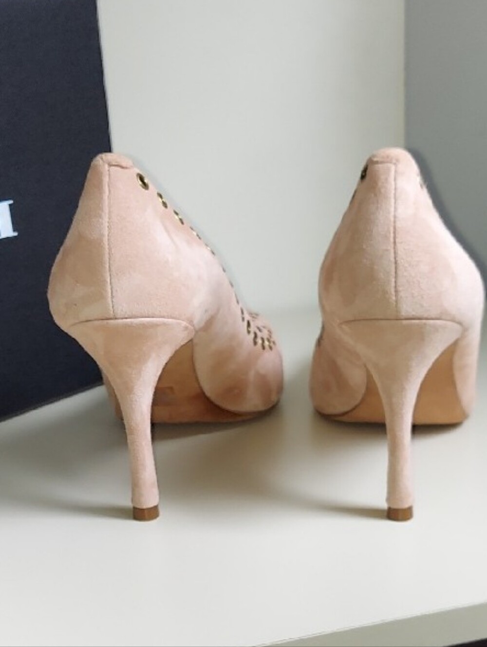 Coach Varick Suede Pale Blush Pointed Toe Grommet Pump Stiletto Heels Size 10 - Picture 4 of 13
